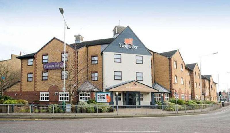 Premier Inn London Romford Central ภายนอก รูปภาพ