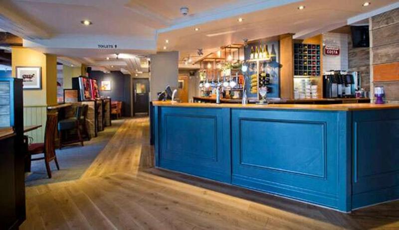 Premier Inn London Romford Central ภายนอก รูปภาพ