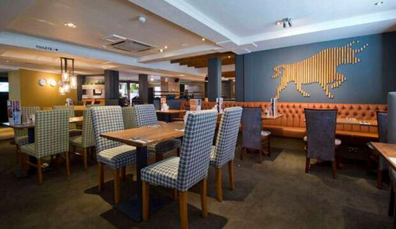 Premier Inn London Romford Central ภายนอก รูปภาพ