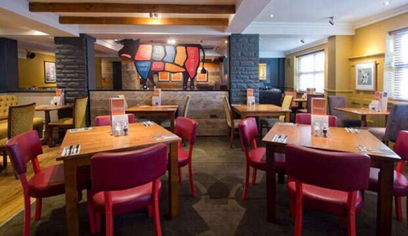 Premier Inn London Romford Central ภายนอก รูปภาพ